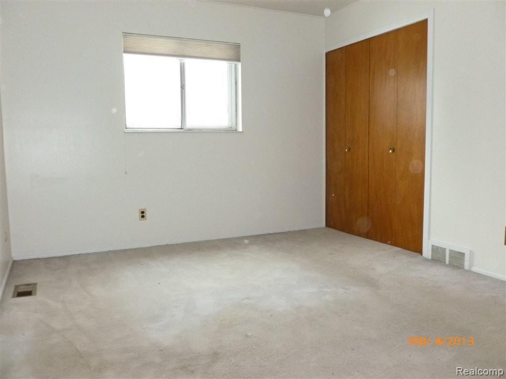 16504 Riverside Drive Livonia, MI 48154 - Photo 10 of 18 Bedroom 3