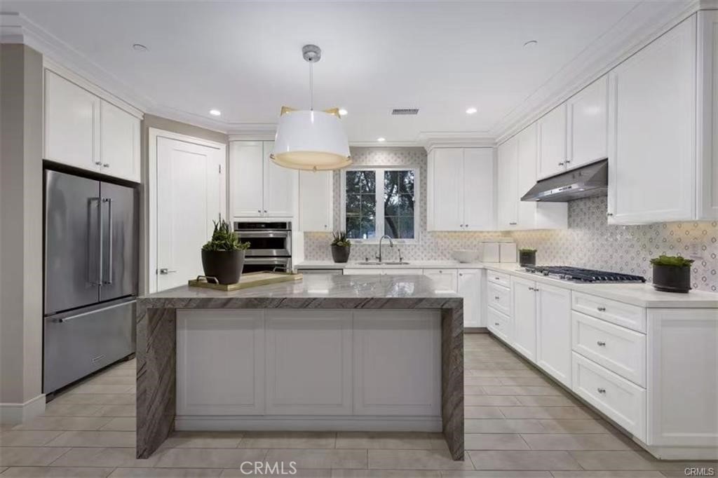 166 Villa Ridge Irvine, CA 92602 - Photo 7 of 26 Gallery Image 7