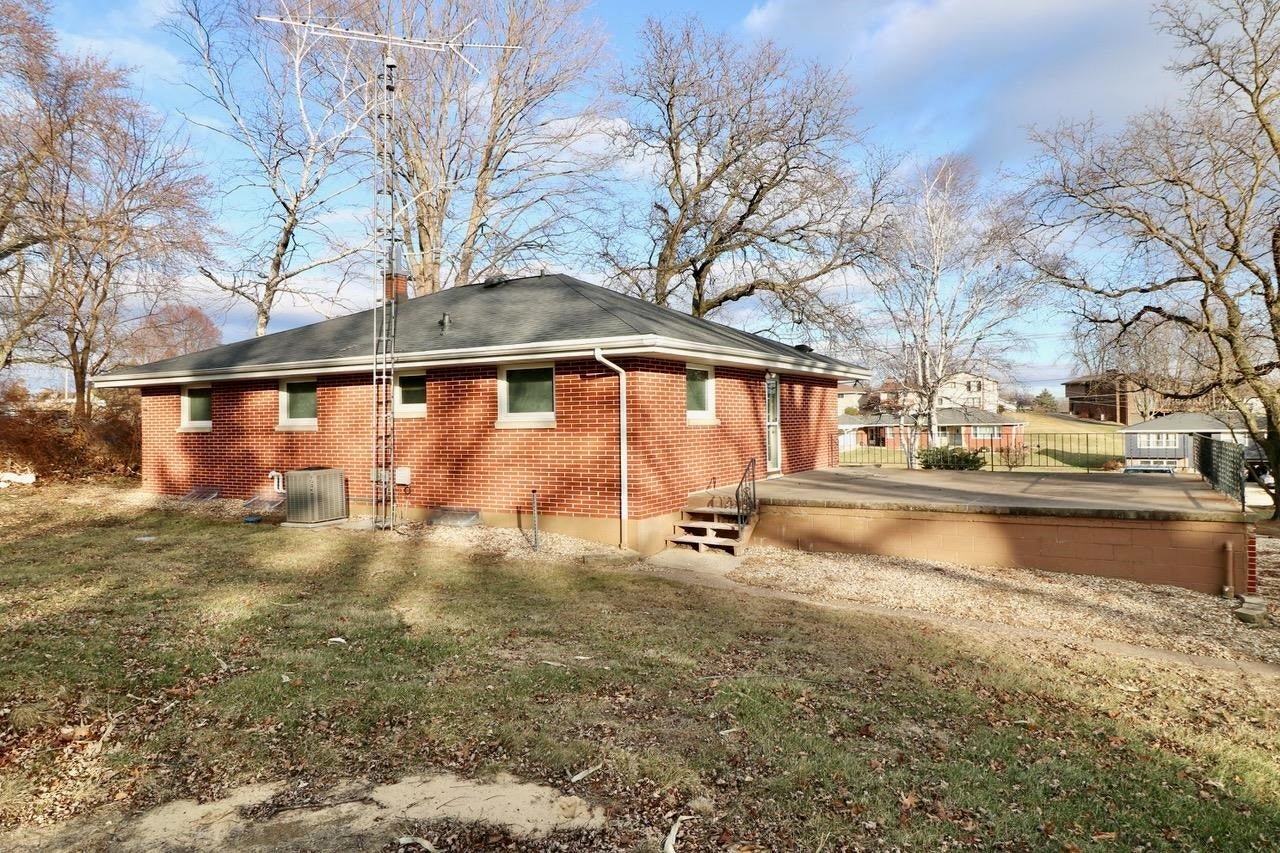 2433 Radford Road Dubuque, IA 52002 - Photo 24 of 28 Gallery Image 24