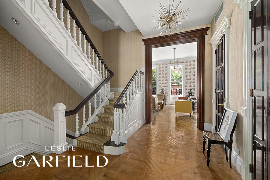 159 East 71st Street Manhattan, NY 10021 - Photo 5 of 14 a view of entryway