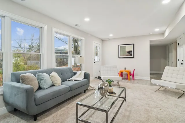 $579,000 | 1420 Hassell Road, Hoffman Estates, IL 60169