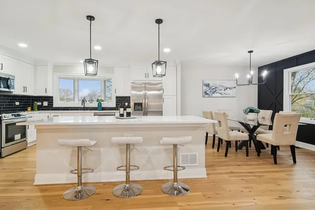 $579,000 | 1420 Hassell Road, Hoffman Estates, IL 60169