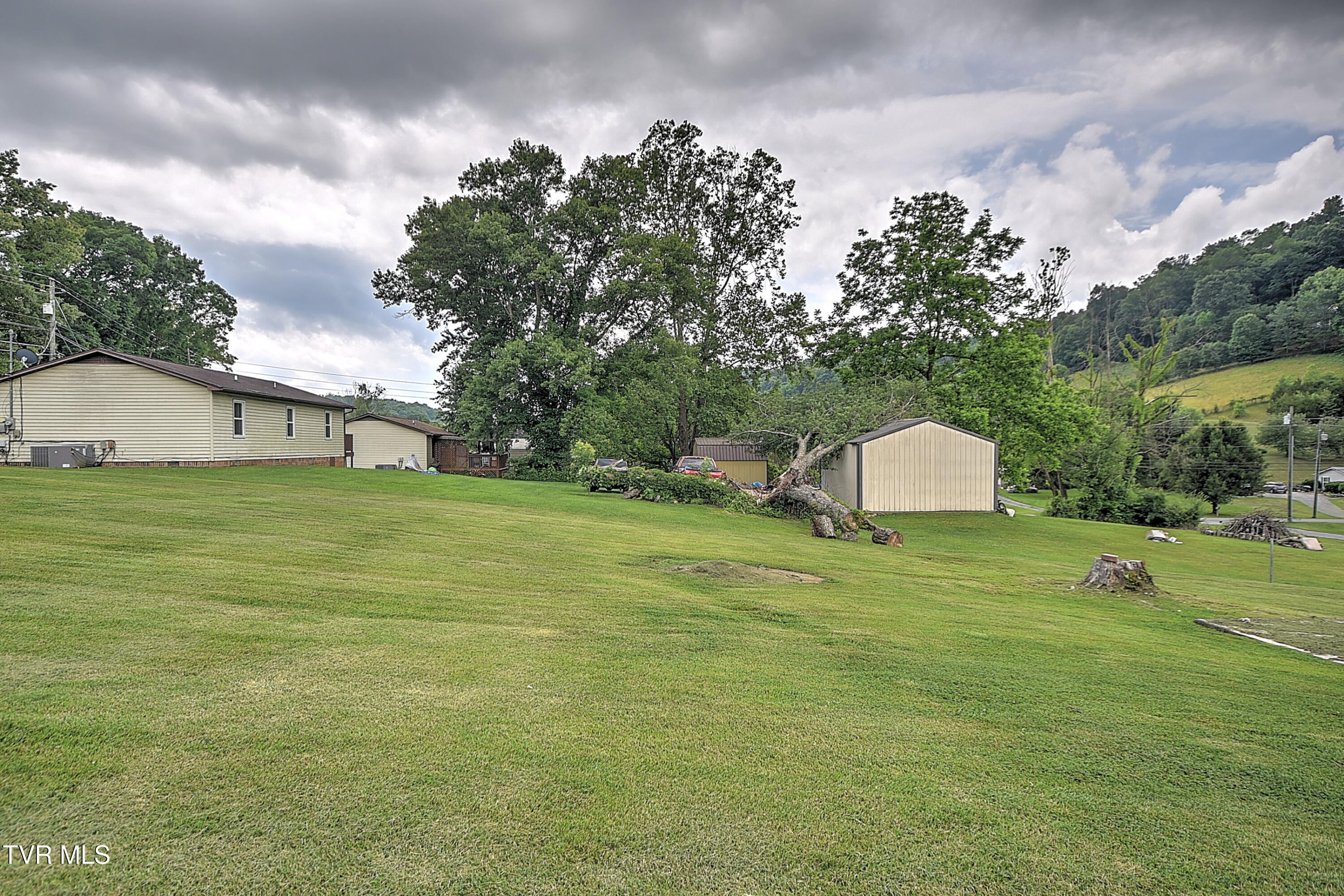 1117 Hunting Hill Road Piney Flats, TN 37686 - Photo 29 of 30 DDB557BF-92A9-48A8-A92D-B278F2121F72