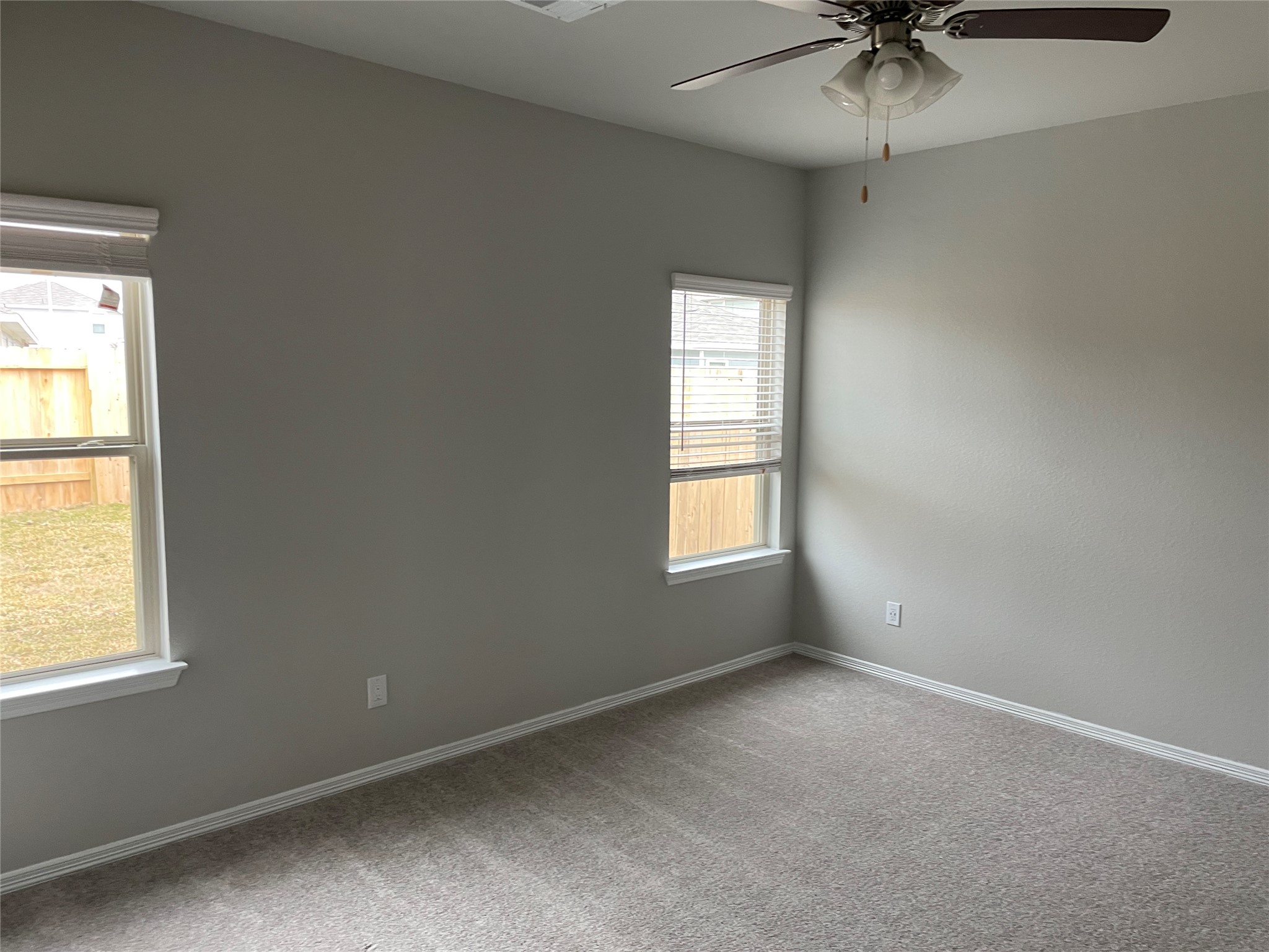 914 Redinger Ridge Drive Houston, TX 77336 - Photo 13 of 16 an empty room with a window