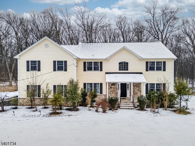 $1,350,000 | 115 Western Boulevard, Gillette, NJ 07933