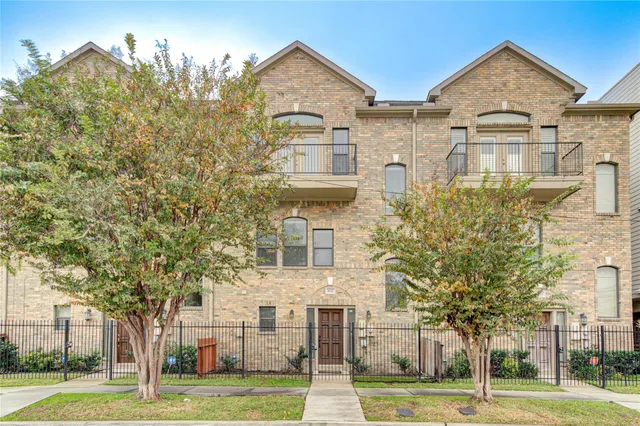 $2,199 | 1622 Hadley Street, Houston, TX 77003
