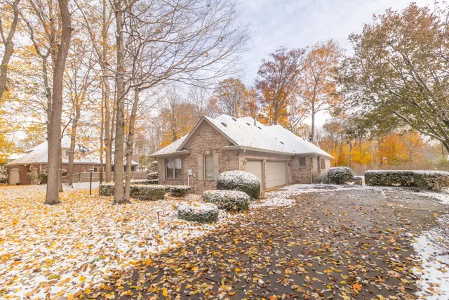 $475,000 | 4053 South Village Row, New Palestine, IN 46163