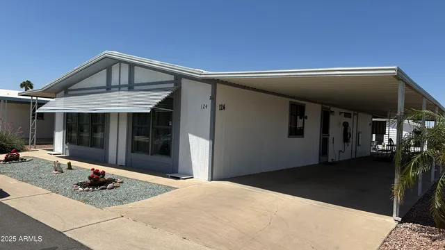 a view of a house with backyard