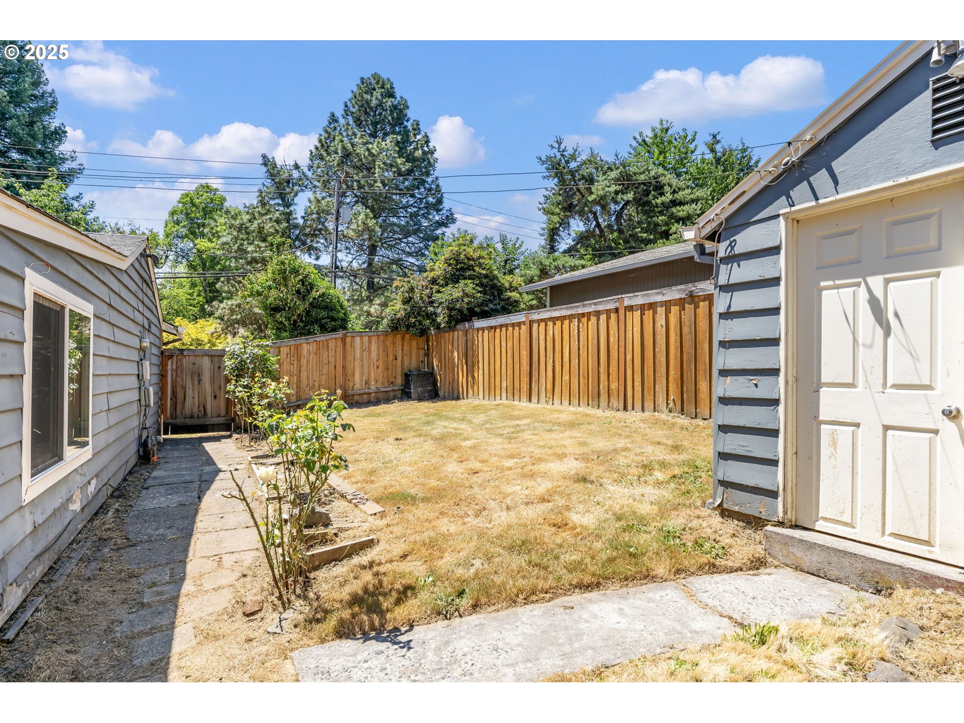 2601 Southwest Taylors Ferry Road Portland, OR 97219 - Photo 26 of 32 Backyard