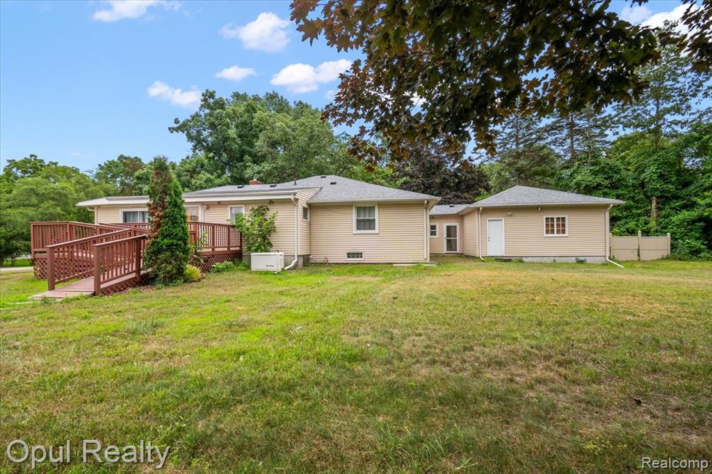 11735 Tuttle Hill Road Milan, MI 48160 - Photo 8 of 58