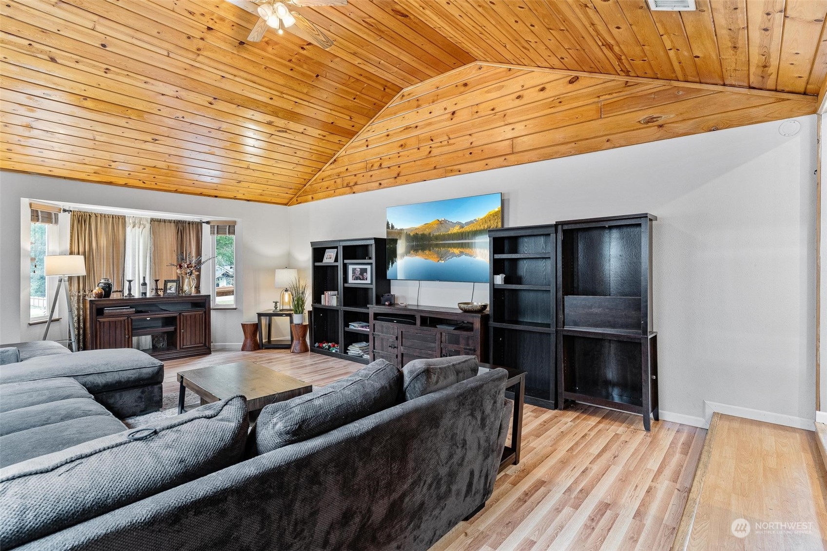 17821 Trombley Road Snohomish, WA 98290 - Photo 12 of 36 a living room with furniture
