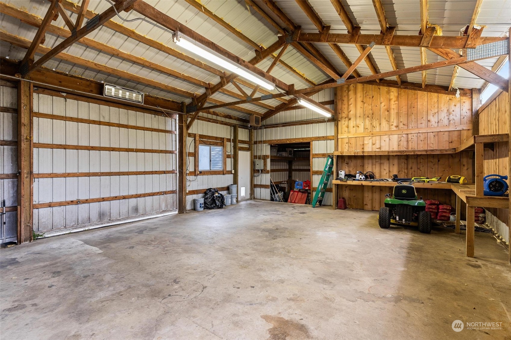 17821 Trombley Road Snohomish, WA 98290 - Photo 23 of 36 a view of garage