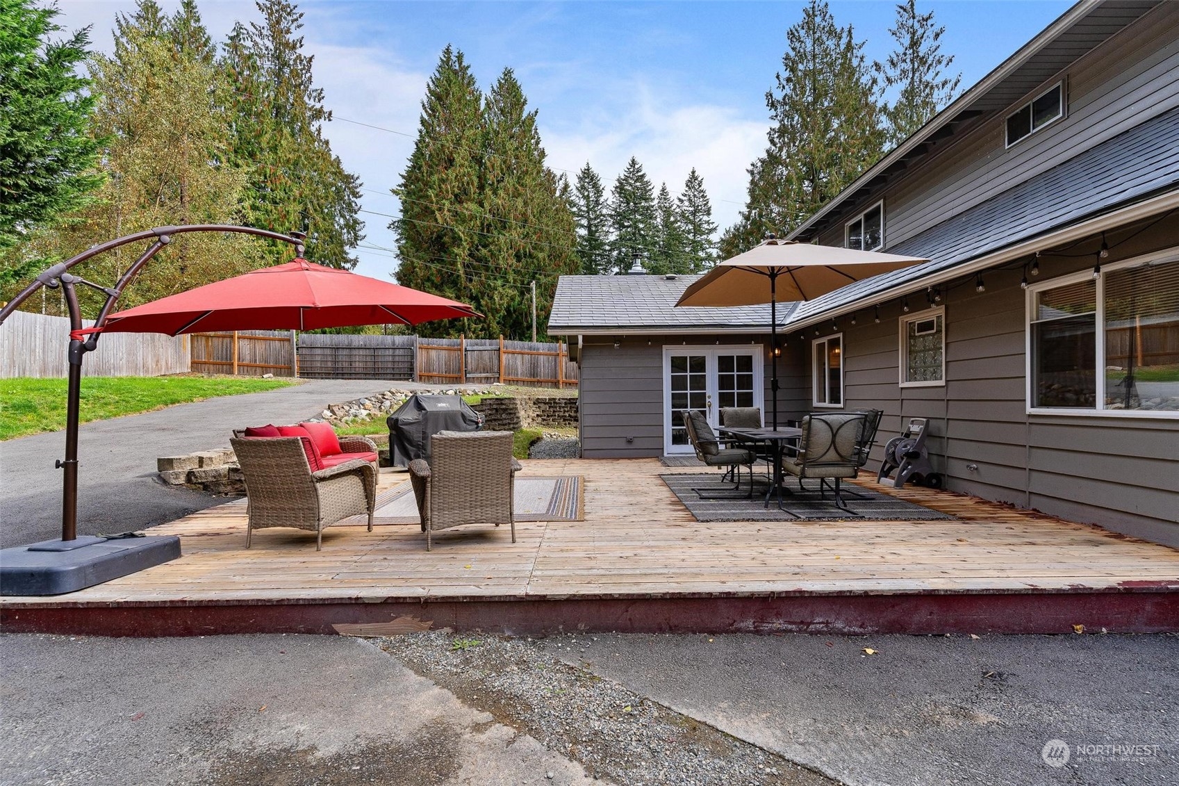 17821 Trombley Road Snohomish, WA 98290 - Photo 29 of 36 a view of a cafe with sitting area