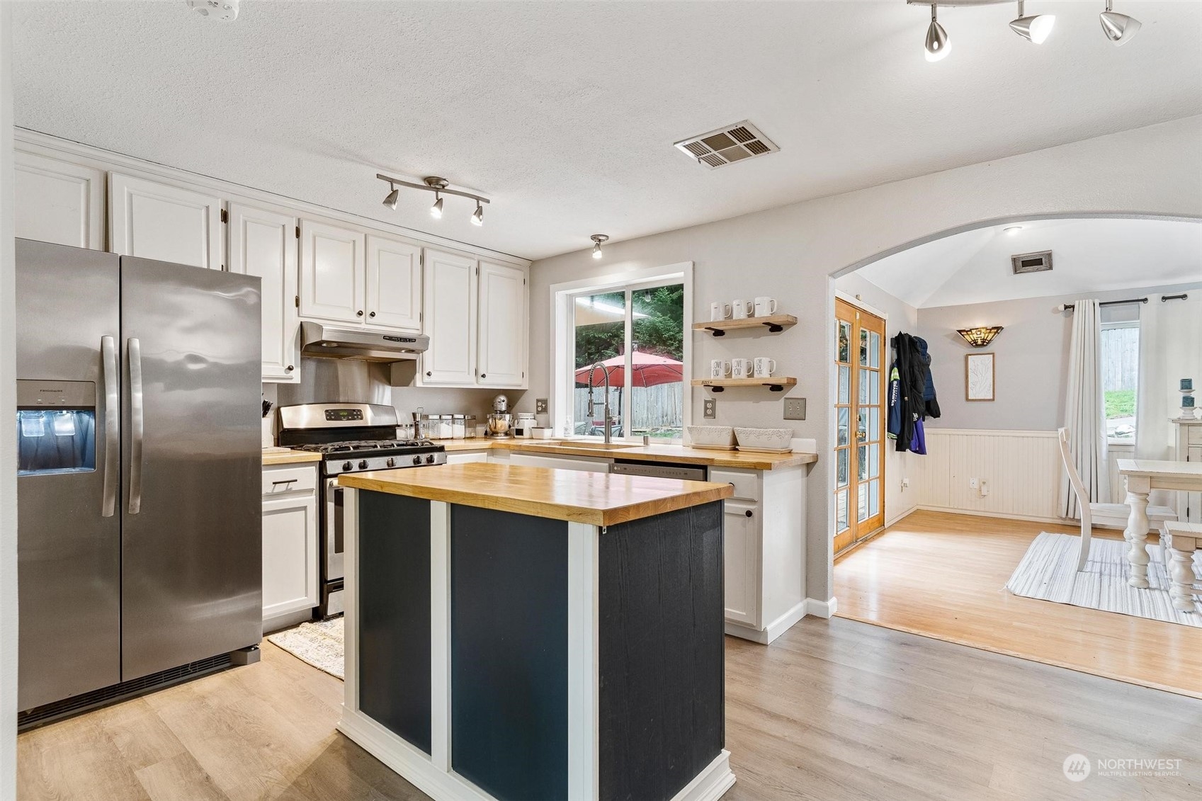 17821 Trombley Road Snohomish, WA 98290 - Photo 3 of 36 a kitchen with stainless steel appliances granite countertop a sink stove and refrigerator