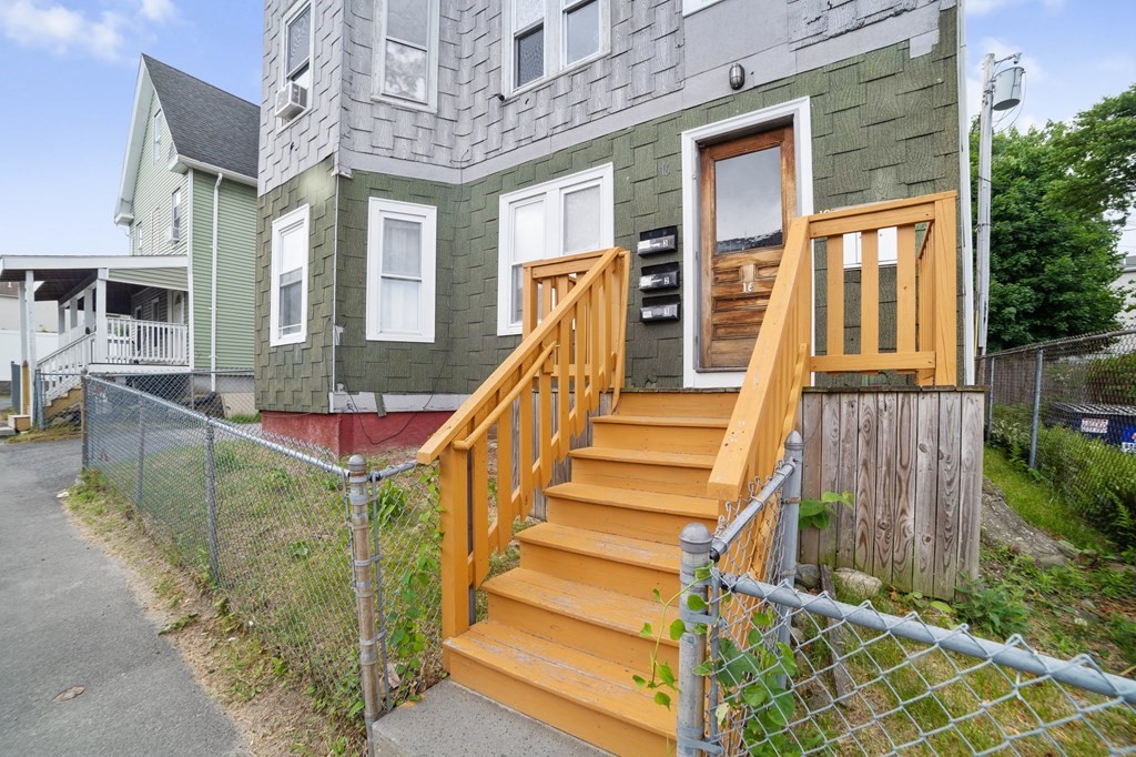 16 Barclay Street Worcester, MA 01604 - Photo 4 of 20 a view of entryway with a front door