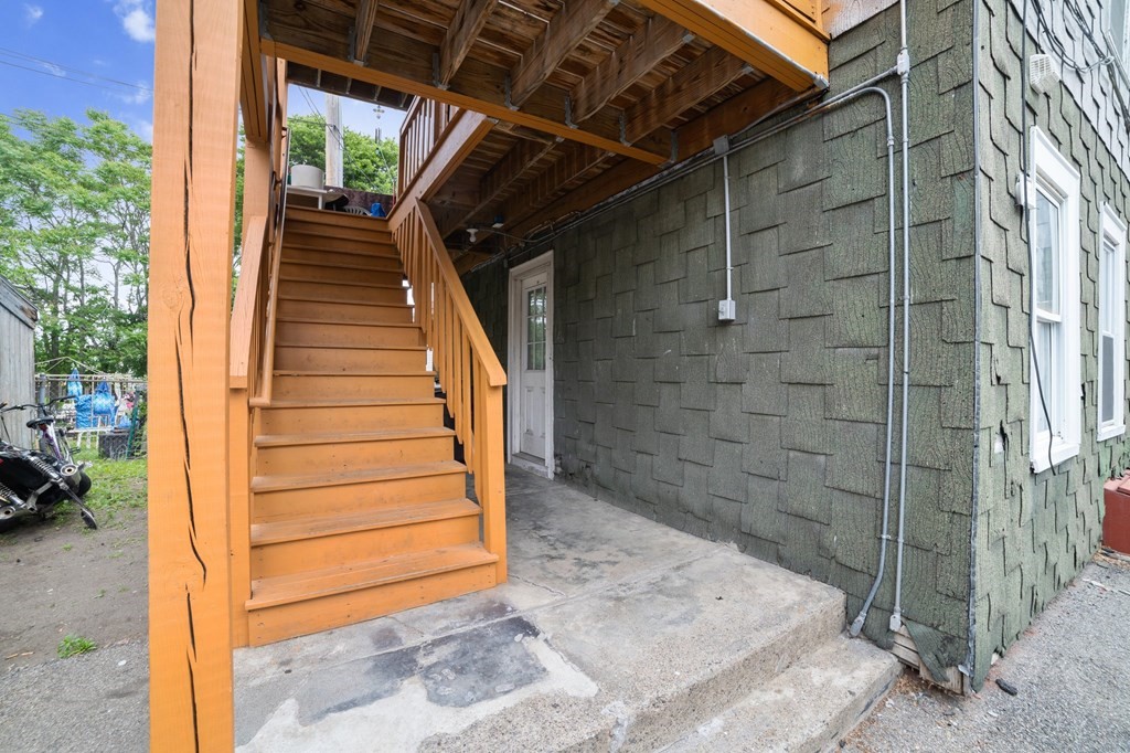 16 Barclay Street Worcester, MA 01604 - Photo 6 of 20