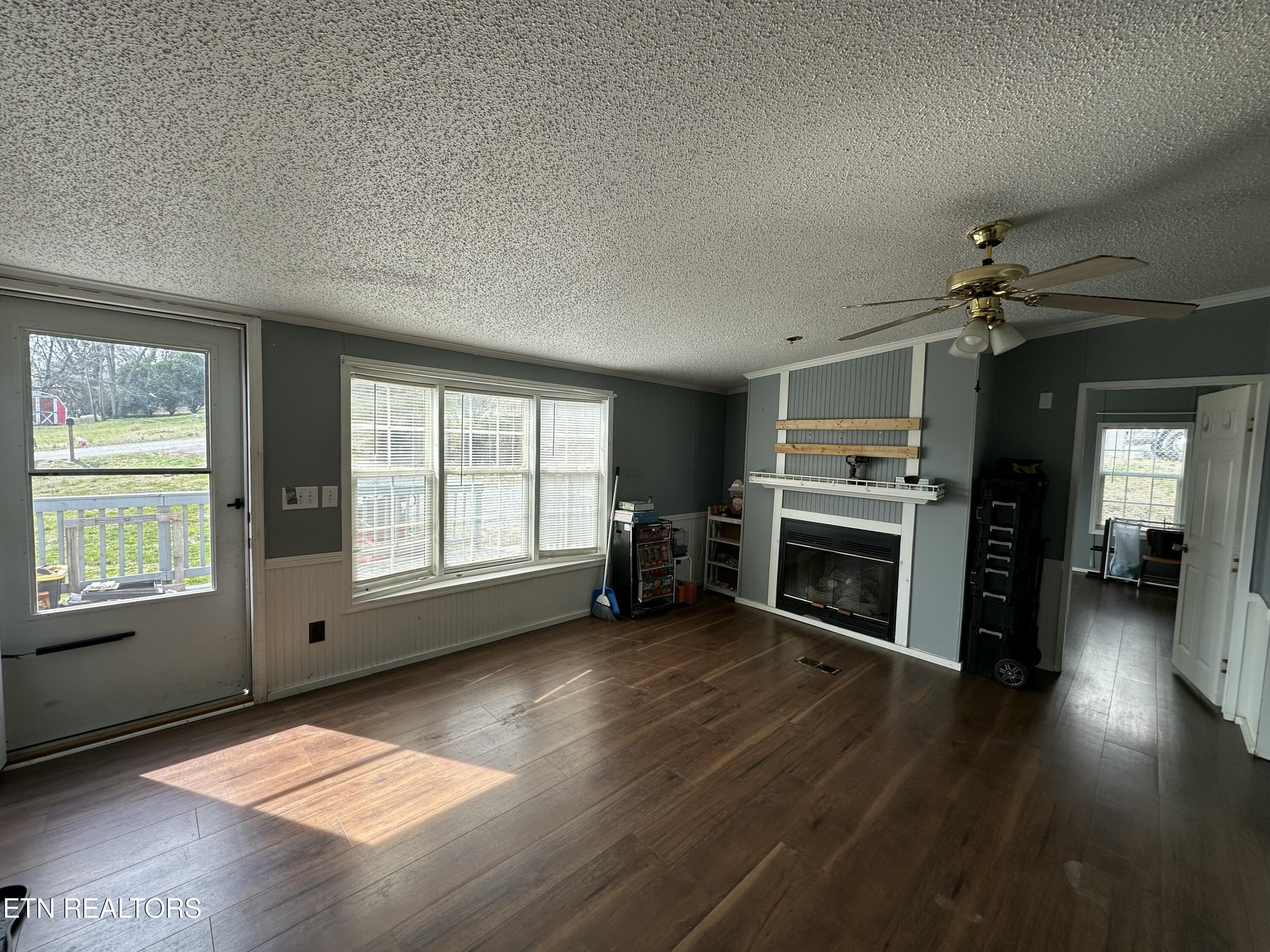 408 West Rathburn Street Rockwood, TN 37854 - Photo 3 of 18 IMG_1147