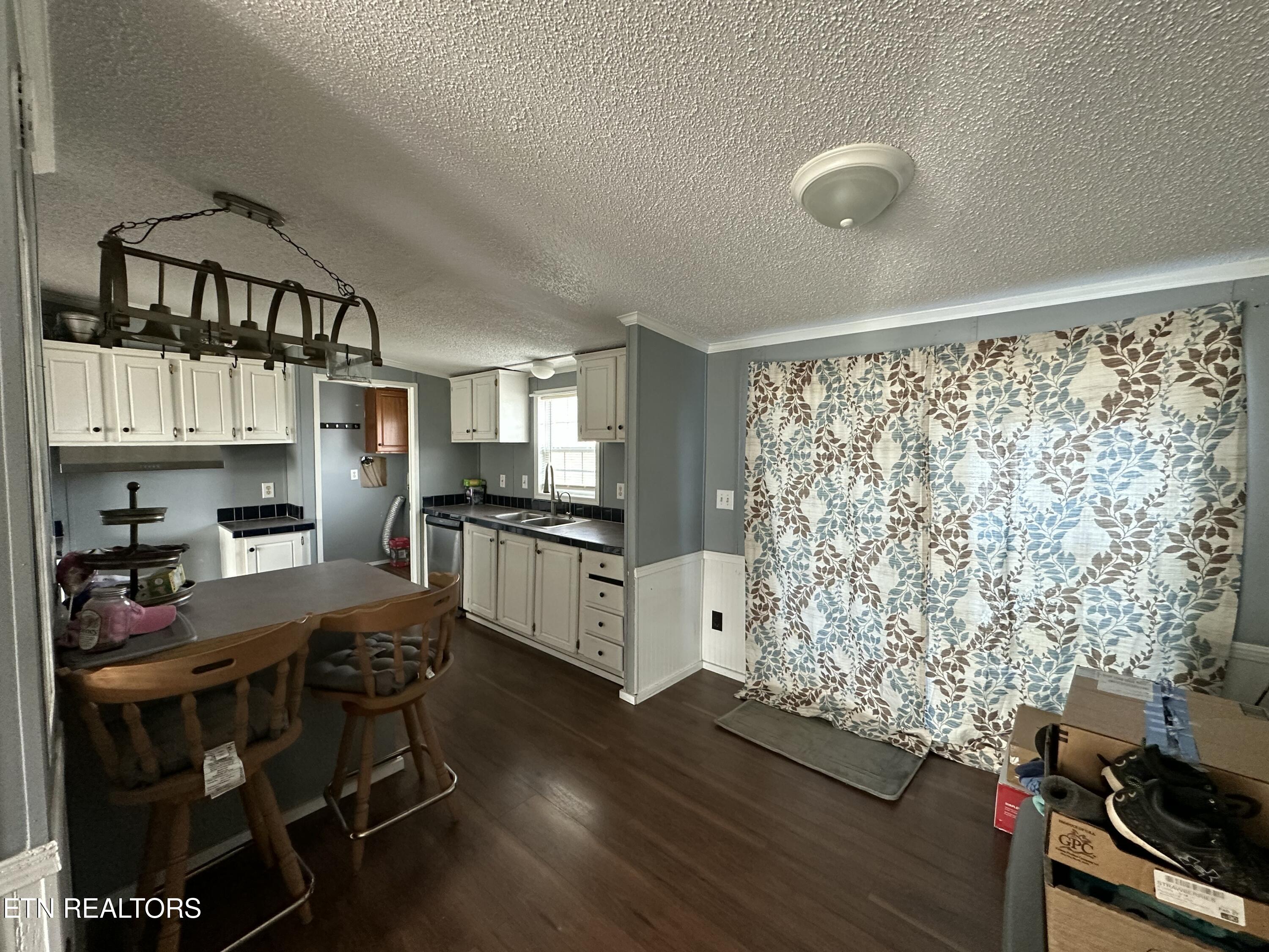 408 West Rathburn Street Rockwood, TN 37854 - Photo 4 of 18 IMG_1148