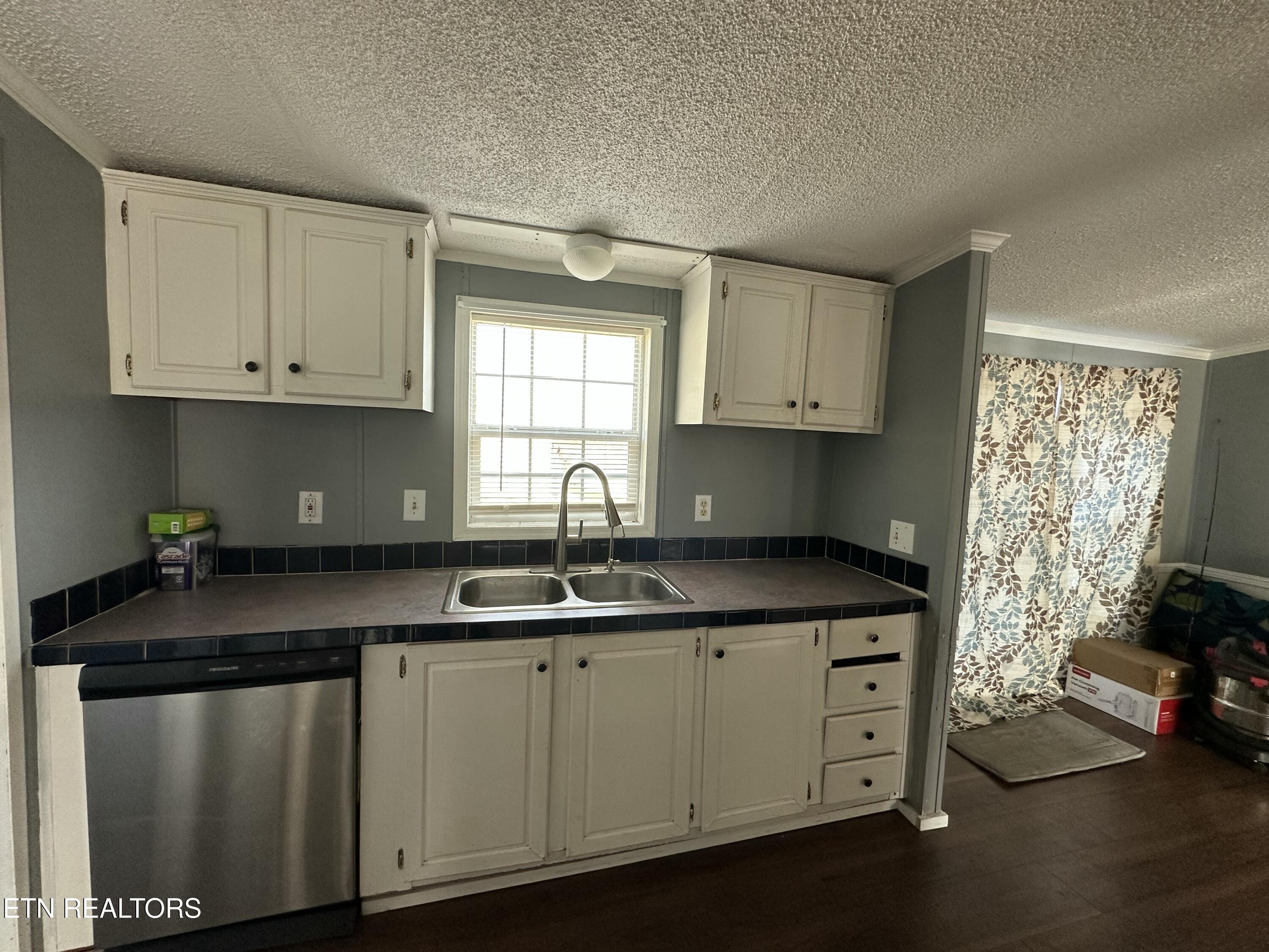 408 West Rathburn Street Rockwood, TN 37854 - Photo 8 of 18 IMG_1154