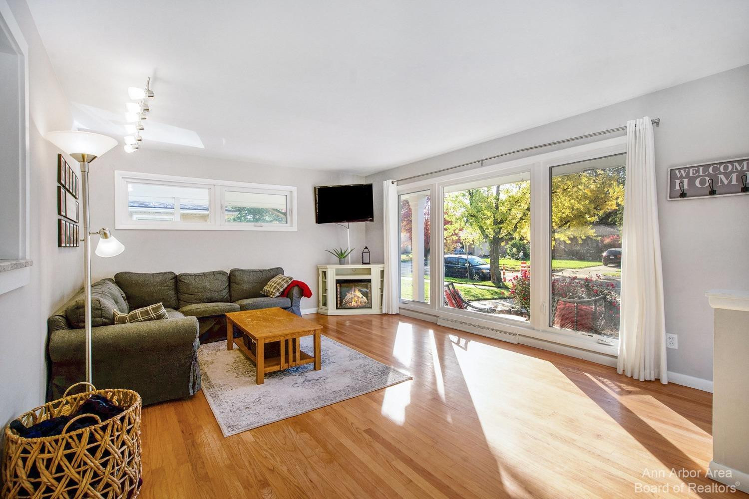 1730 Dunmore Road Ann Arbor, MI 48103 - Photo 3 of 28 Photo 3