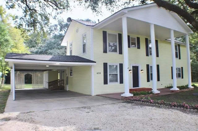 a view of a house with a yard