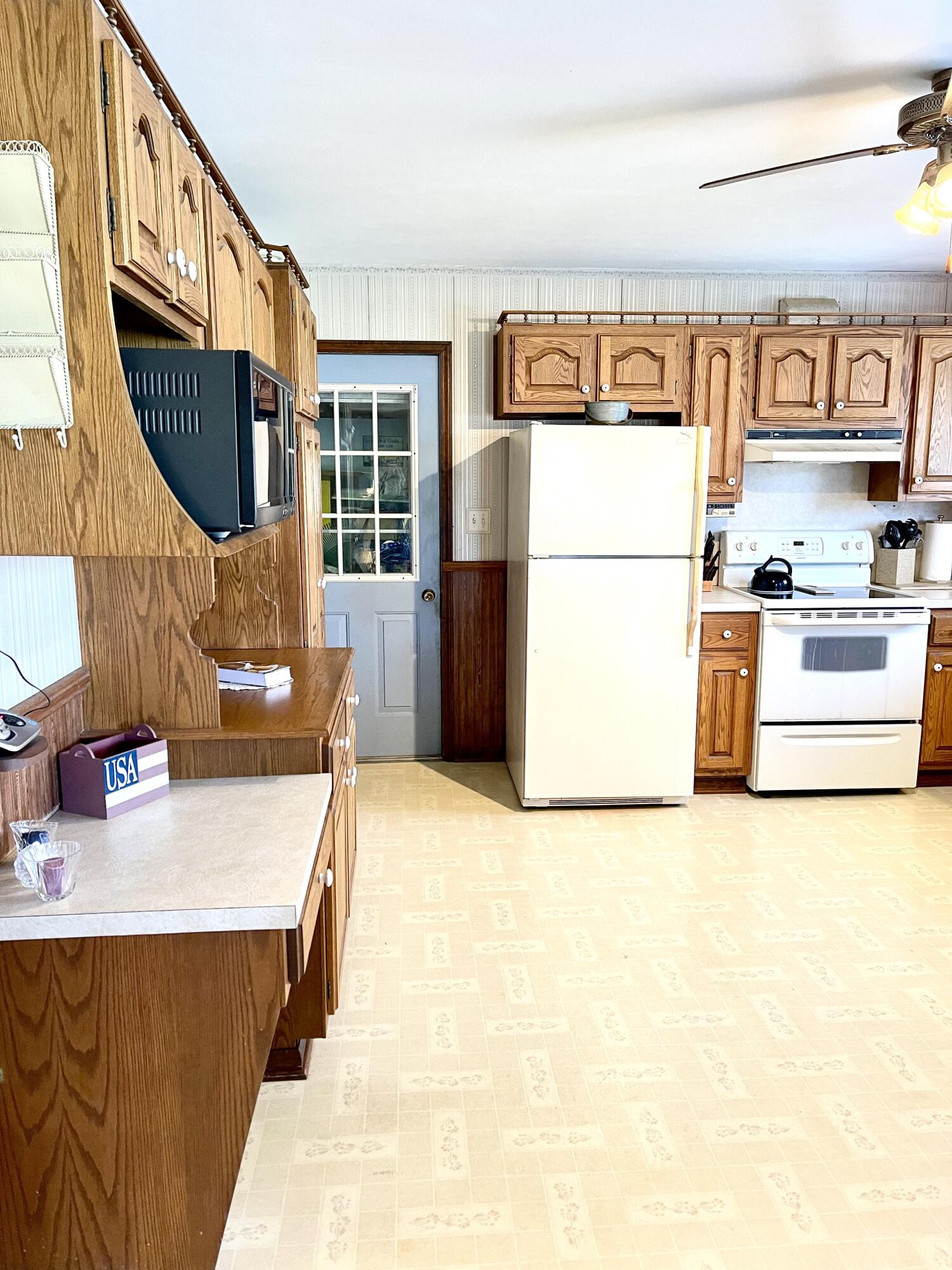 2091 Hill Road Manistee, MI 49660 - Photo 11 of 37 Kitchen