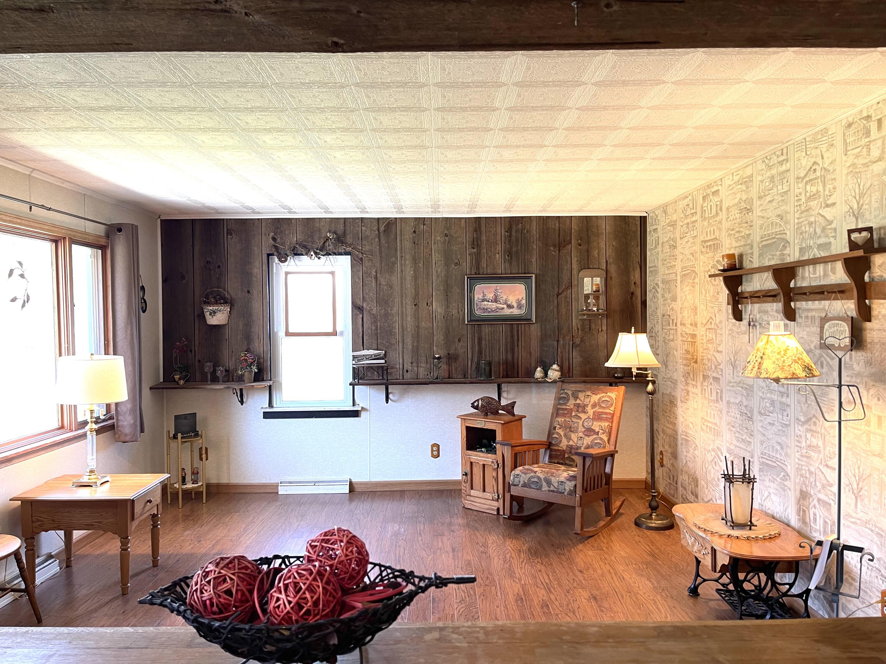 2091 Hill Road Manistee, MI 49660 - Photo 5 of 37 Living Room