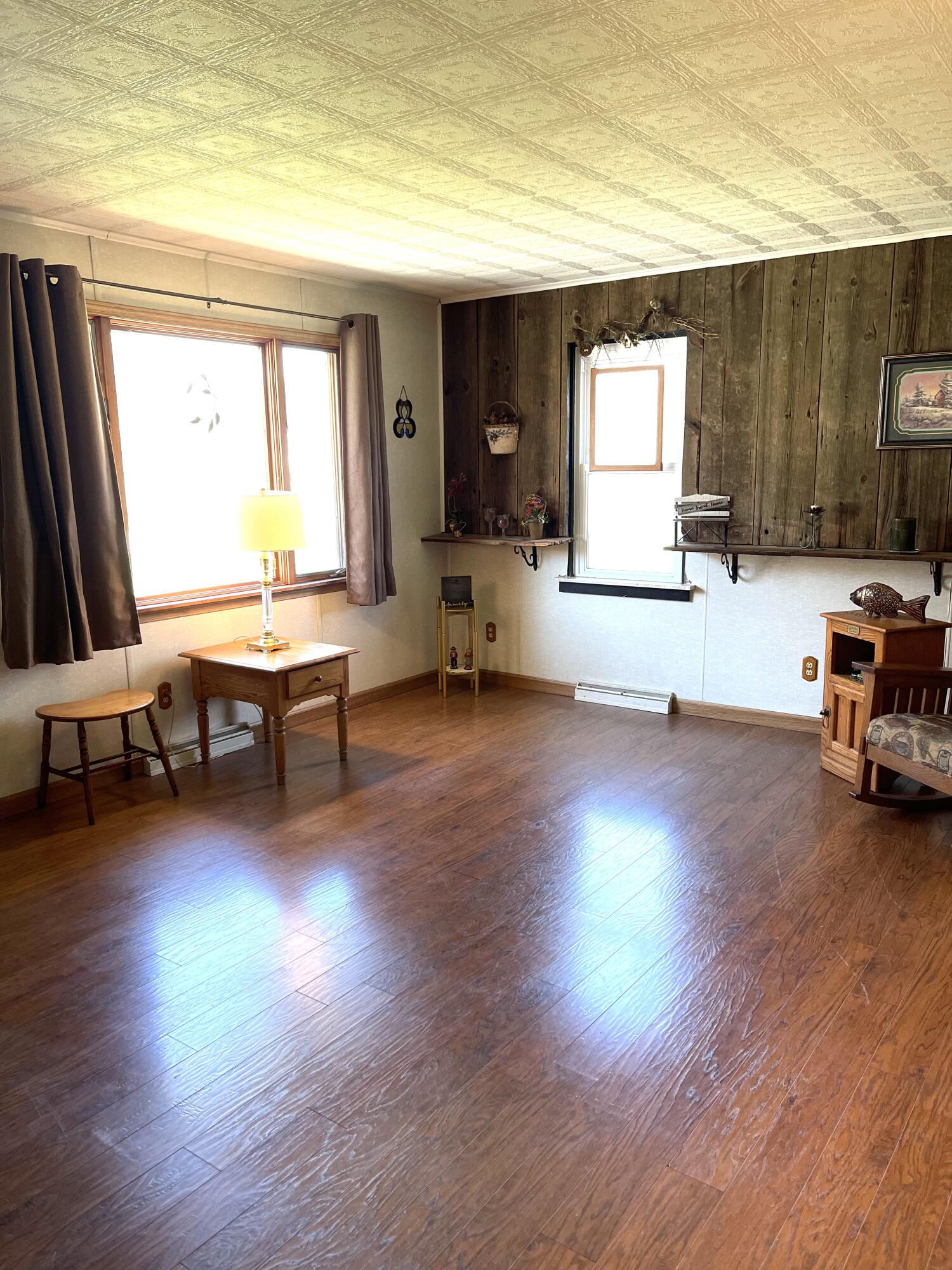 2091 Hill Road Manistee, MI 49660 - Photo 6 of 37 Living Room