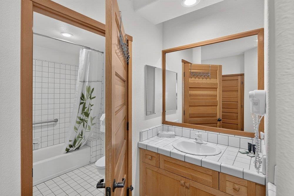 201 Shirley Cyn Road, Unit 708 Olympic Valley, CA 96146 - Photo 16 of 28 Gallery Image 16