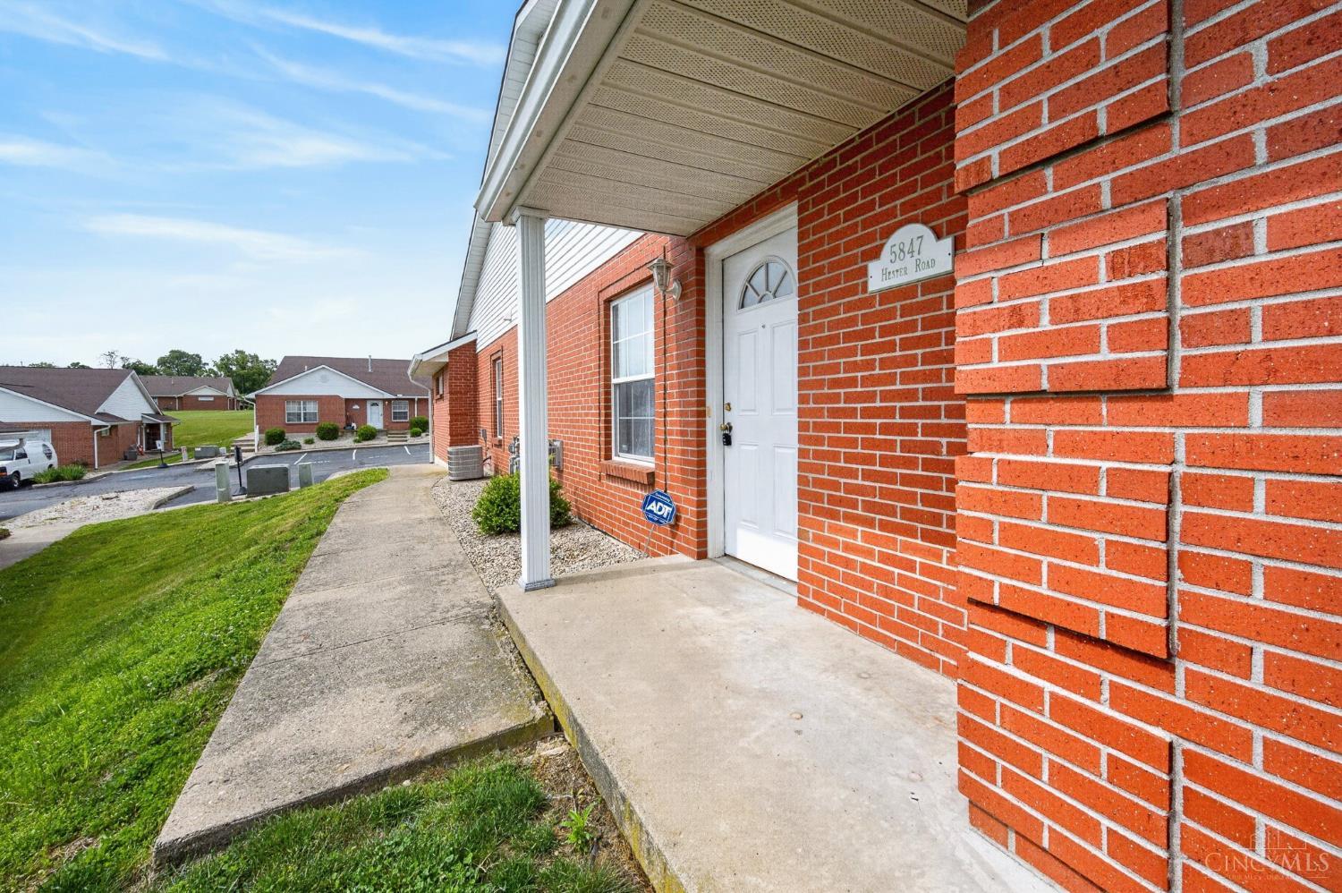 5847 Hester Road Oxford, OH 45056 - Photo 4 of 37