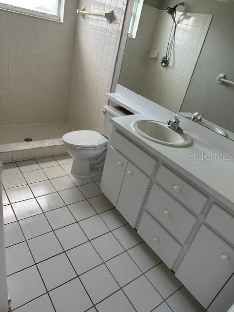57 St Kitts Circle Winter Haven, FL 33884 - Photo 7 of 11 a bathroom with a sink toilet and mirror