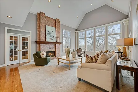 $2,000,000 | 60 Dundee Court, Loch Lloyd, MO 64012