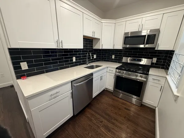 $2,200 | 112 Hollingsworth Street, Unit 5, Lynn, MA 01902