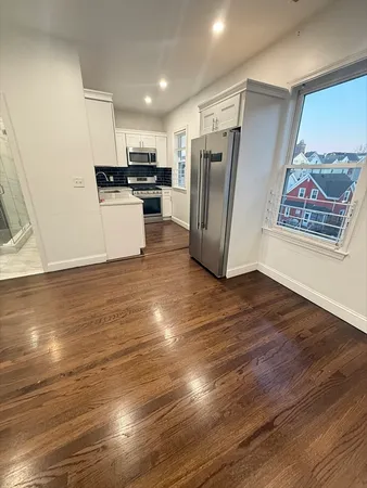 $2,200 | 112 Hollingsworth Street, Unit 5, Lynn, MA 01902