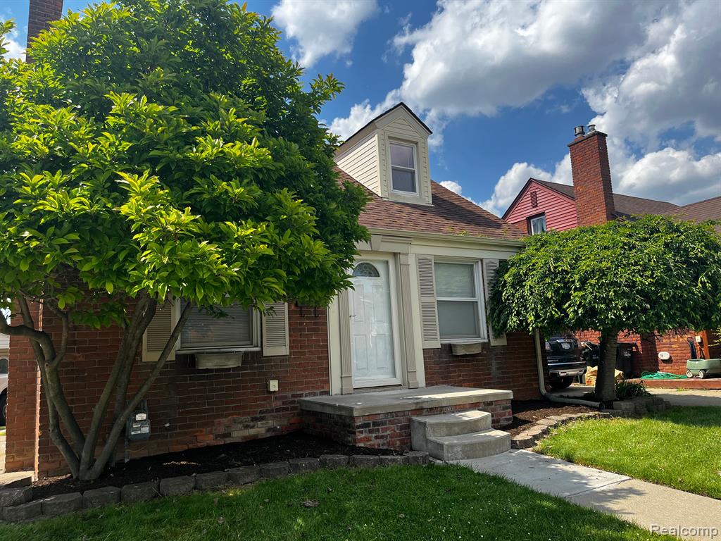 6734 Rosedale Boulevard Allen Park, MI 48101 - Photo 2 of 26