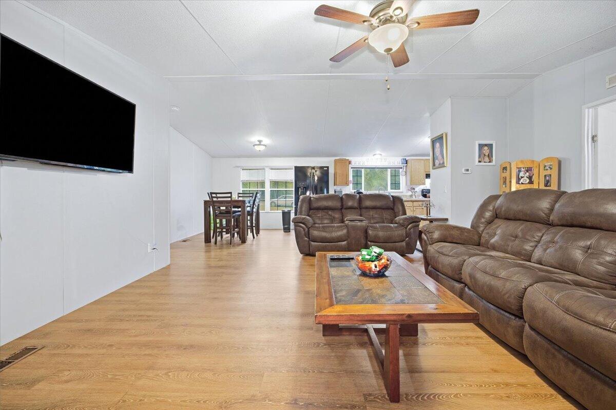 194 Keuka Road Interlachen, FL 32148 - Photo 5 of 22 05-Living Room to Dining