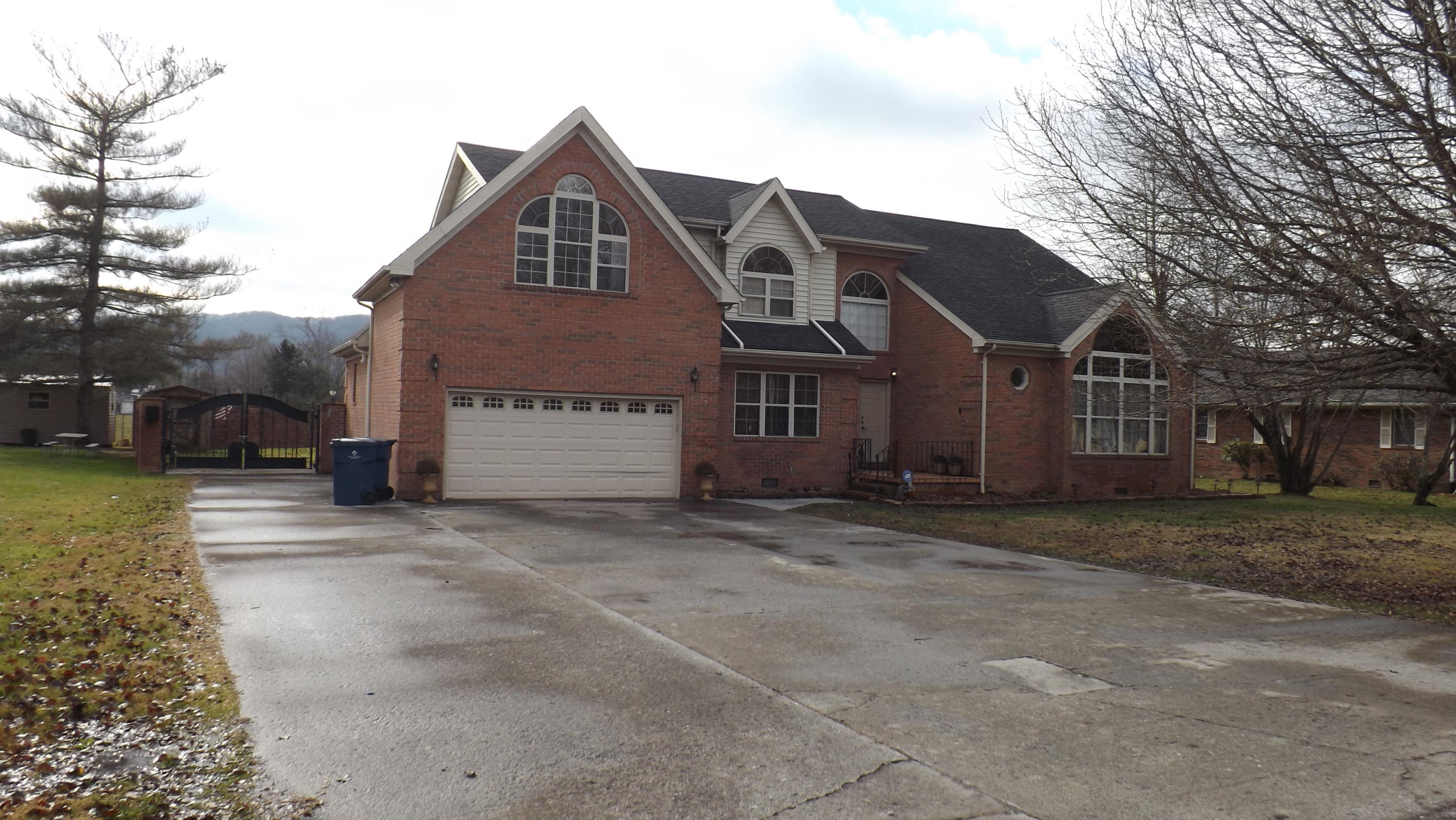 113 Twin Acres Road Middlesboro, KY 40965 - Photo 1 of 11 DSCF6495