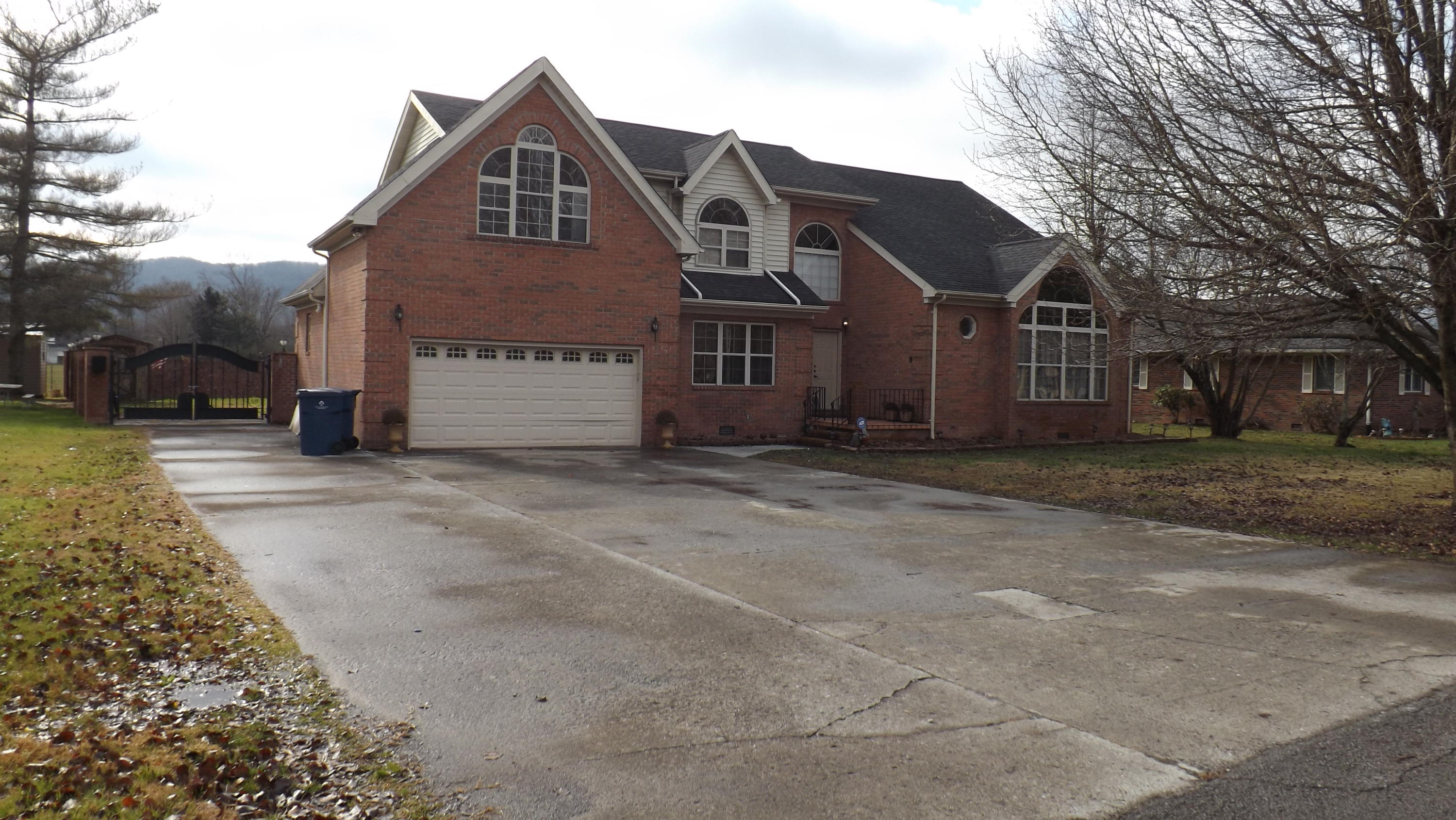113 Twin Acres Road Middlesboro, KY 40965 - Photo 2 of 11 DSCF6494