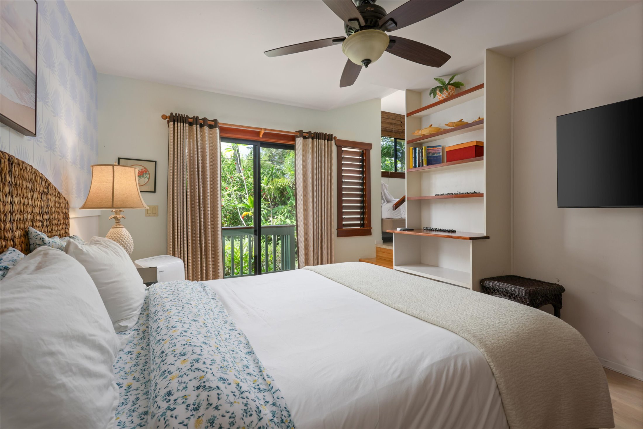 82-6289 Kahauloa Road Captain Cook, HI 96704 - Photo 16 of 29 a bedroom with a large bed and a flat tv screen