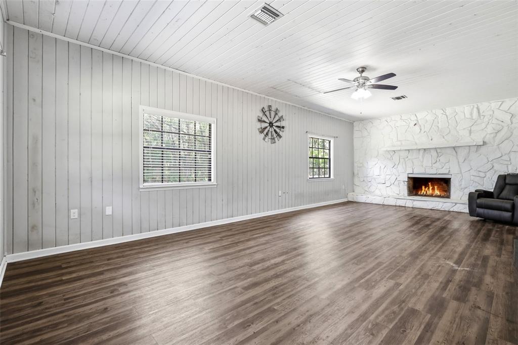 1095 South Ridgewood Avenue DeLand, FL 32720 - Photo 8 of 39