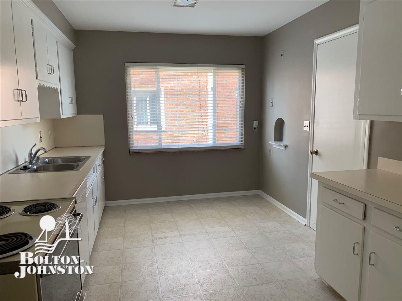 783 Harcourt Road Grosse Pointe, MI 48230 - Photo 7 of 14 31374866-6.JPG