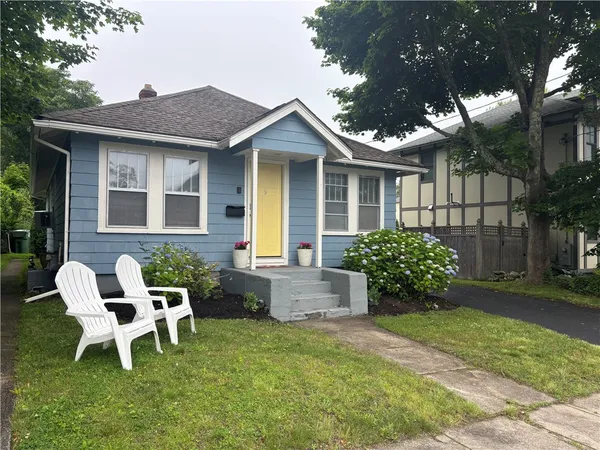 $2,925 | 9 Rockland Street, Narragansett, RI 02882