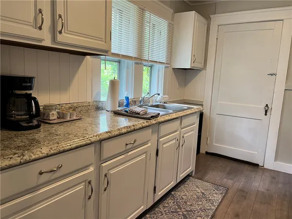 $2,925 | 9 Rockland Street, Narragansett, RI 02882