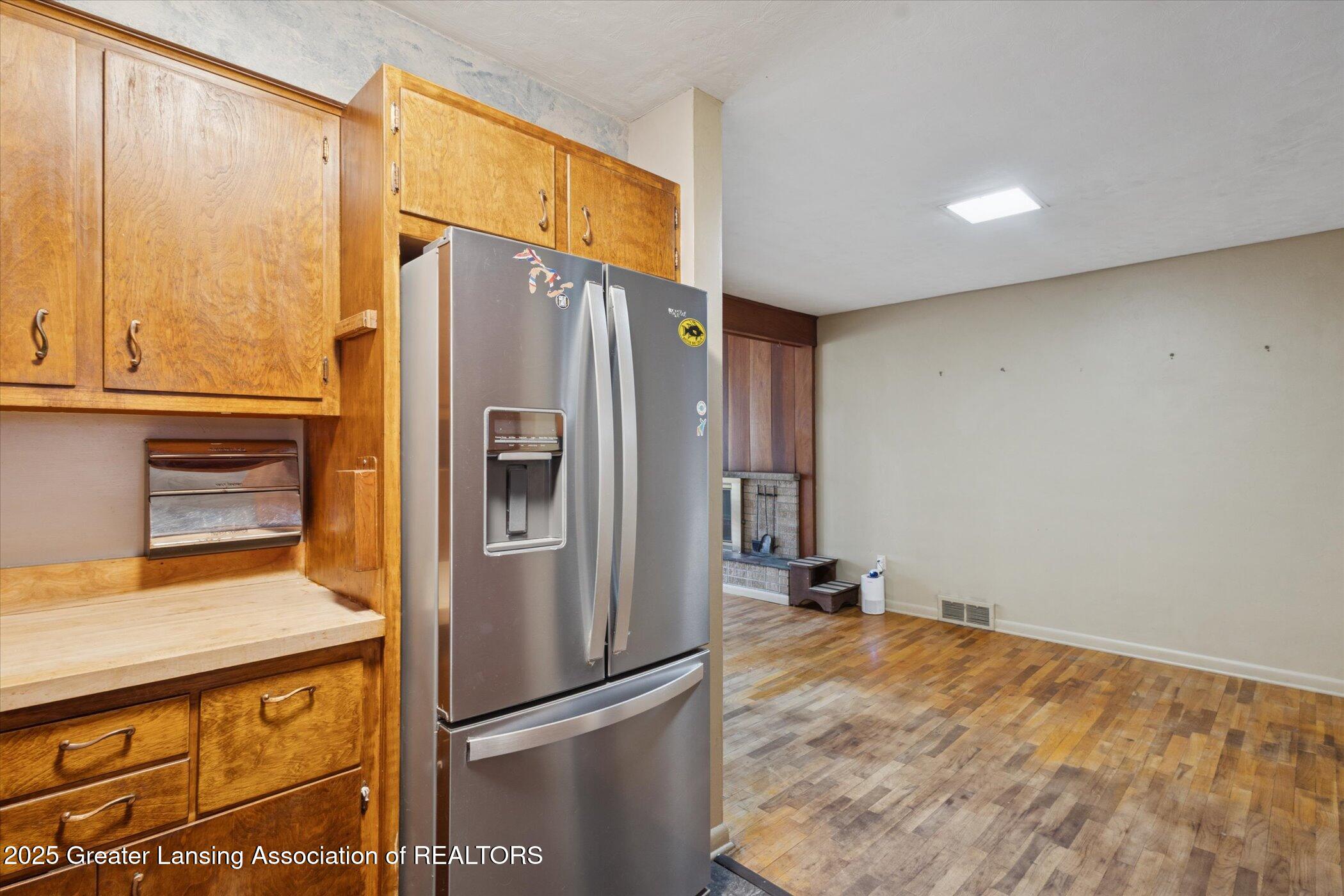 1049 Maycroft Road Lansing, MI 48917 - Photo 18 of 46 14-1049-Maycroft-Rd-Lansing-MI-48917-Win