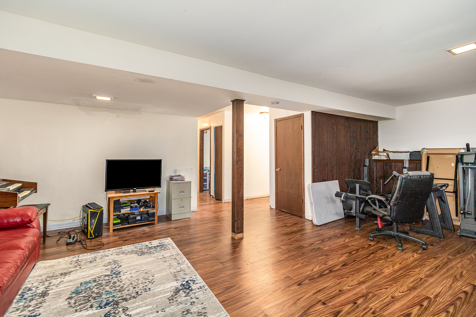 607 Farmview Road University Park, IL 60484 - Photo 22 of 23 a living room with furniture and a flat screen tv