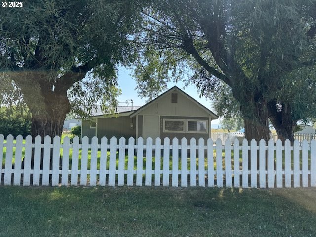 a wooden bench sitting in front of a house
