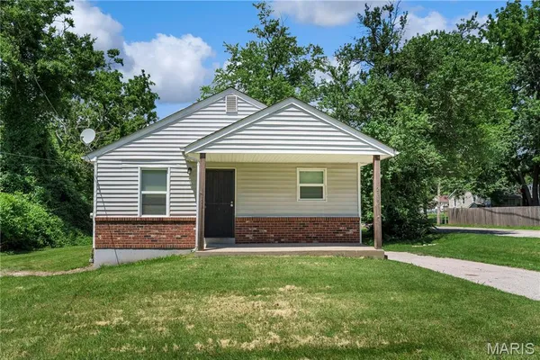 $1,350 | 201 Becker Drive, St. Louis, MO 63135