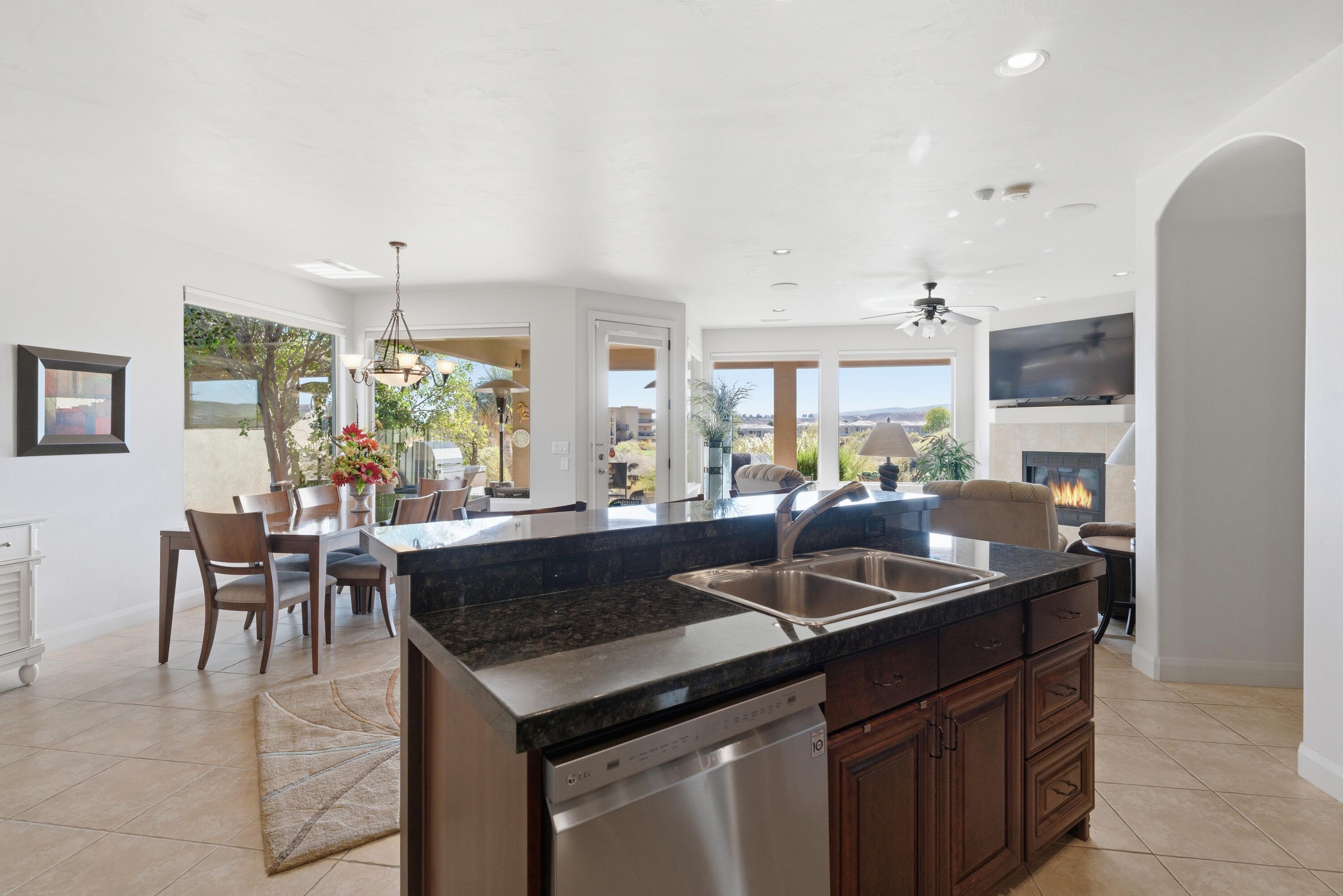 409 North Country Lane, Unit 1 St. George, UT 84770 - Photo 14 of 39 Kitchen