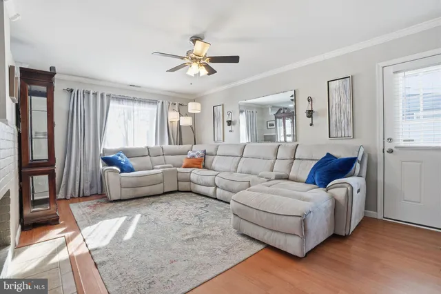 $349,999 | 59 Graystone Lane, Levittown, PA 19055