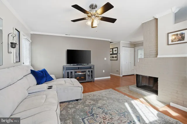 $349,999 | 59 Graystone Lane, Levittown, PA 19055